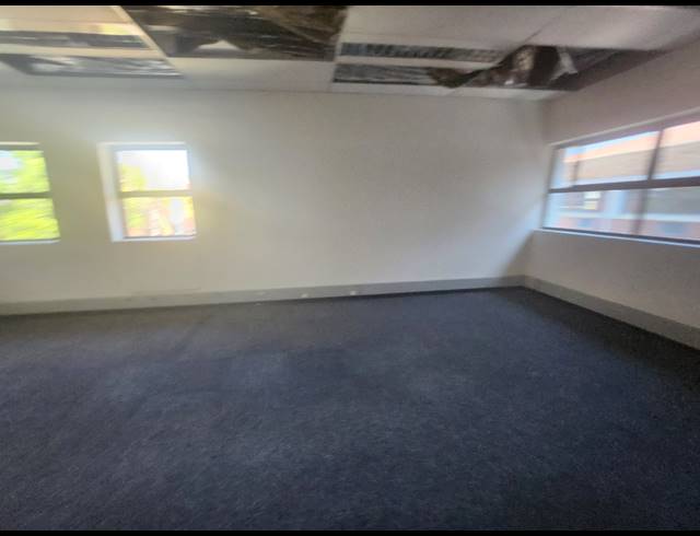1,230M² OFFICE TO LET IN RANDJESPARK